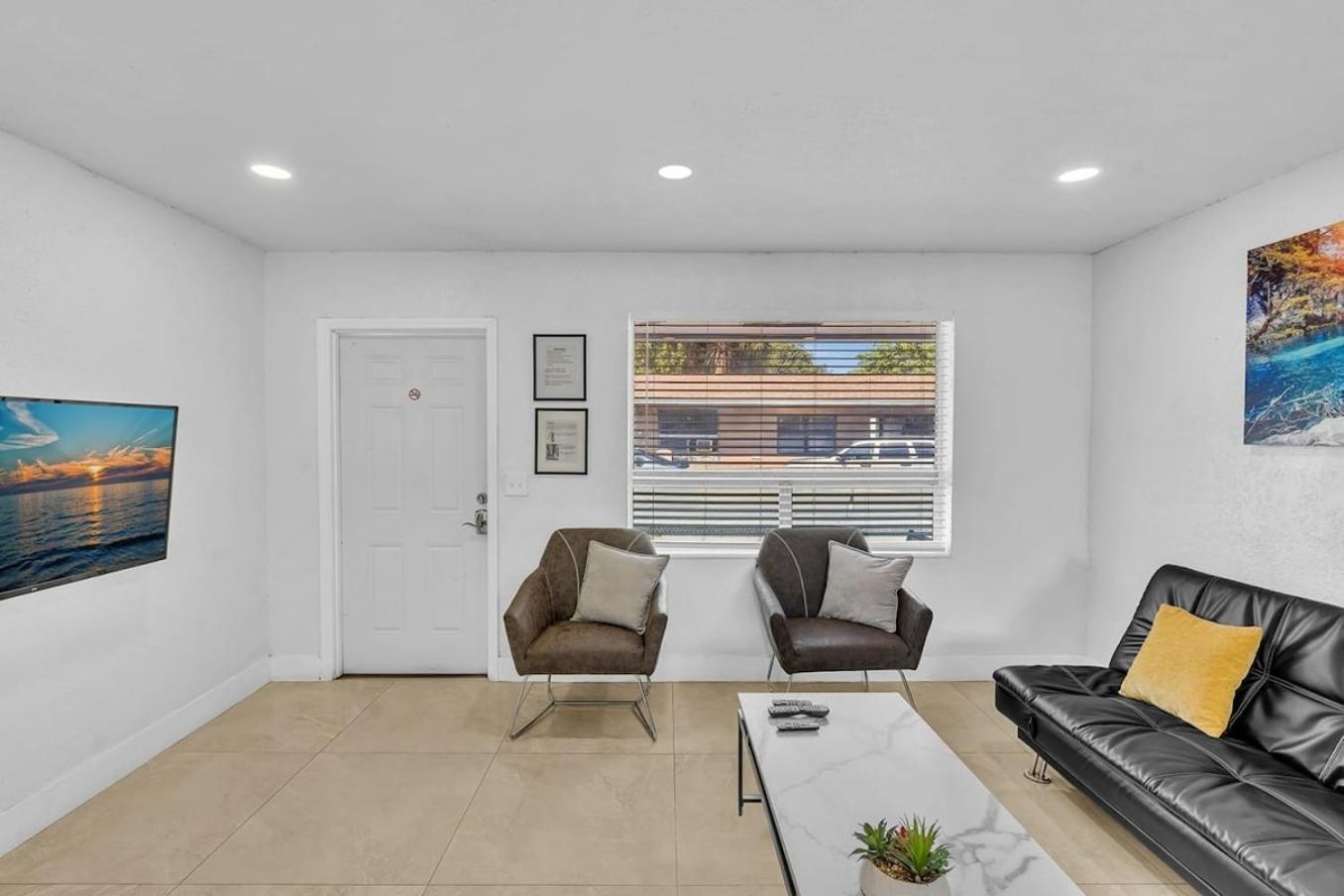 New Stylish 2 Bdrm Mins To Beach & Aventura Mall ハランデール・ビーチ エクステリア 写真