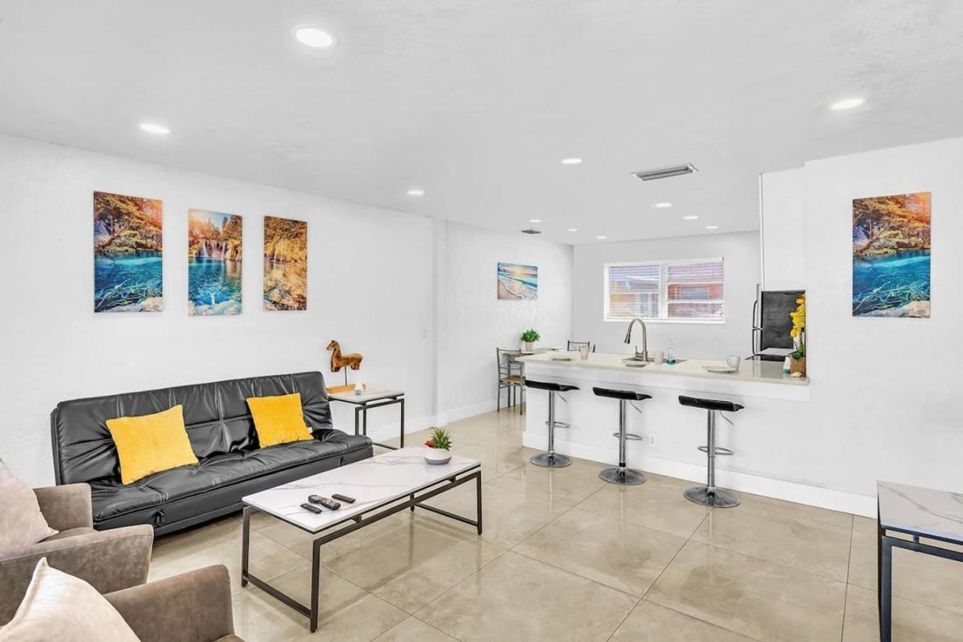 New Stylish 2 Bdrm Mins To Beach & Aventura Mall ハランデール・ビーチ エクステリア 写真